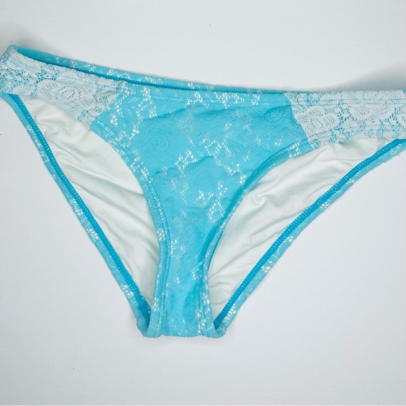 ๐Betsey Johnson Bikini Size Medium Turquoise and White Lace - Picture 7 of 13